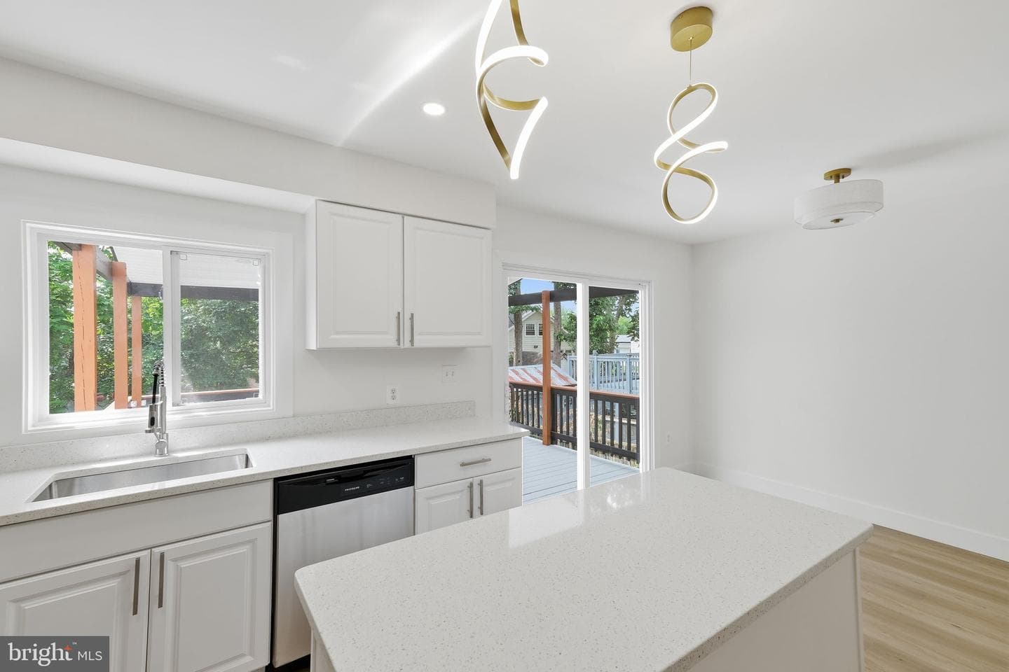 5919 Crown Street photo 8