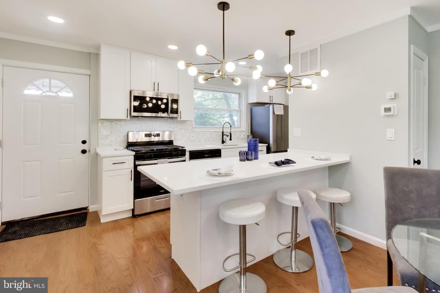 864 Neptune Avenue photo 3