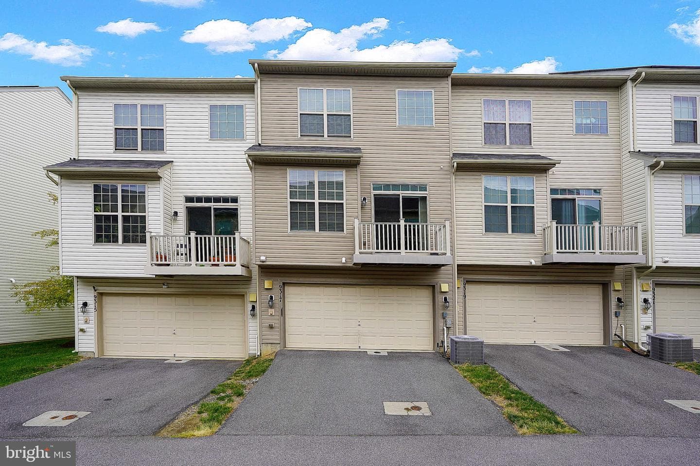 9317 Geaton Park Place photo 3