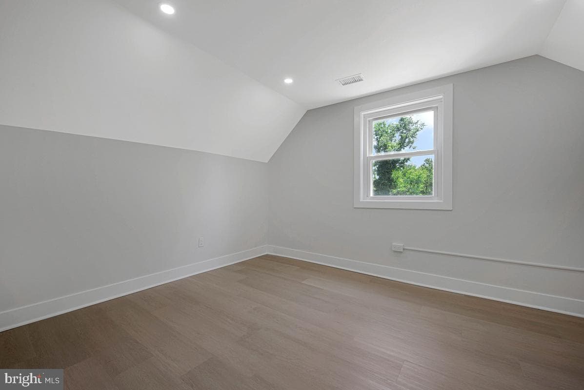 504 Balboa Avenue photo 21
