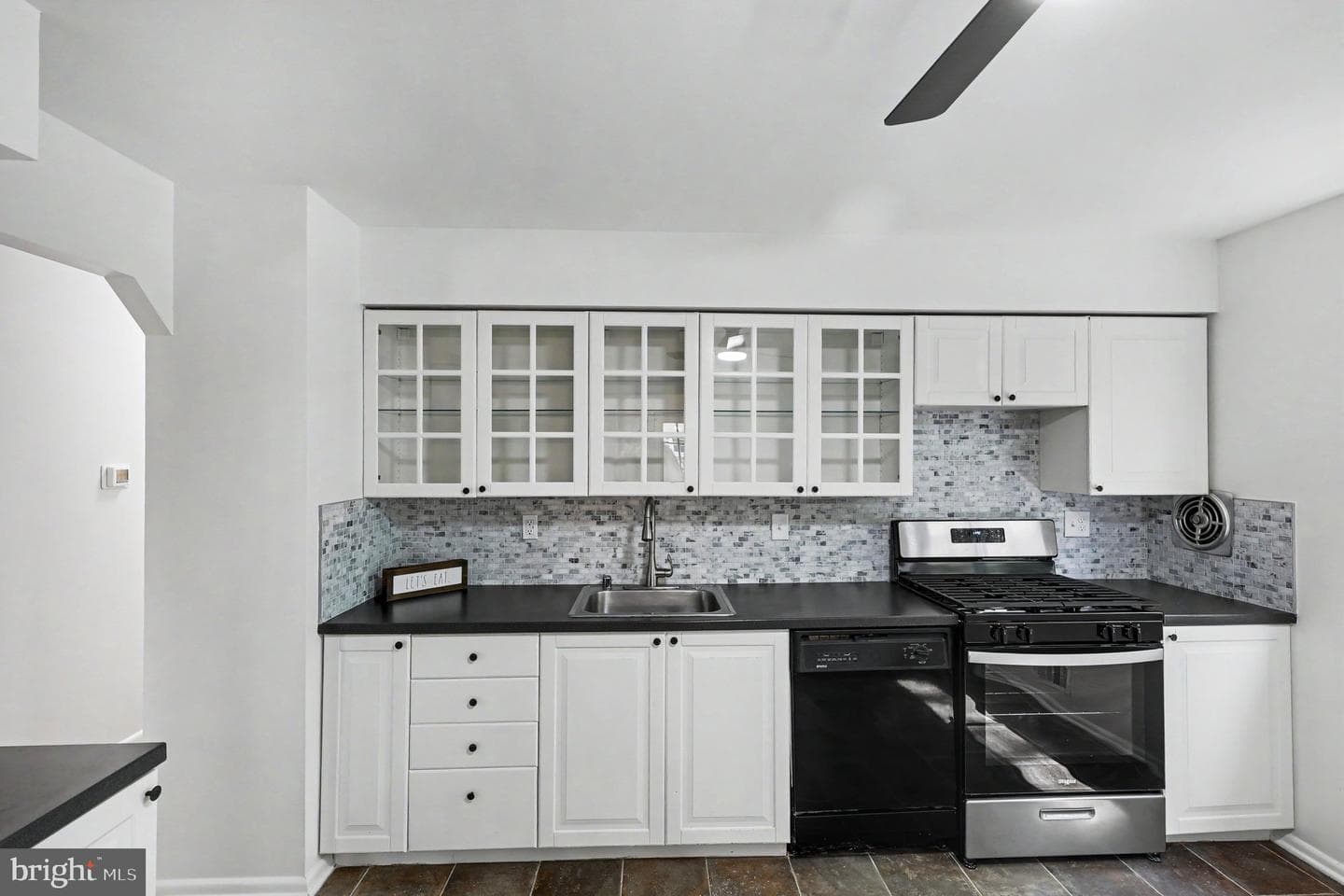 5014 Woodford Lane photo 10