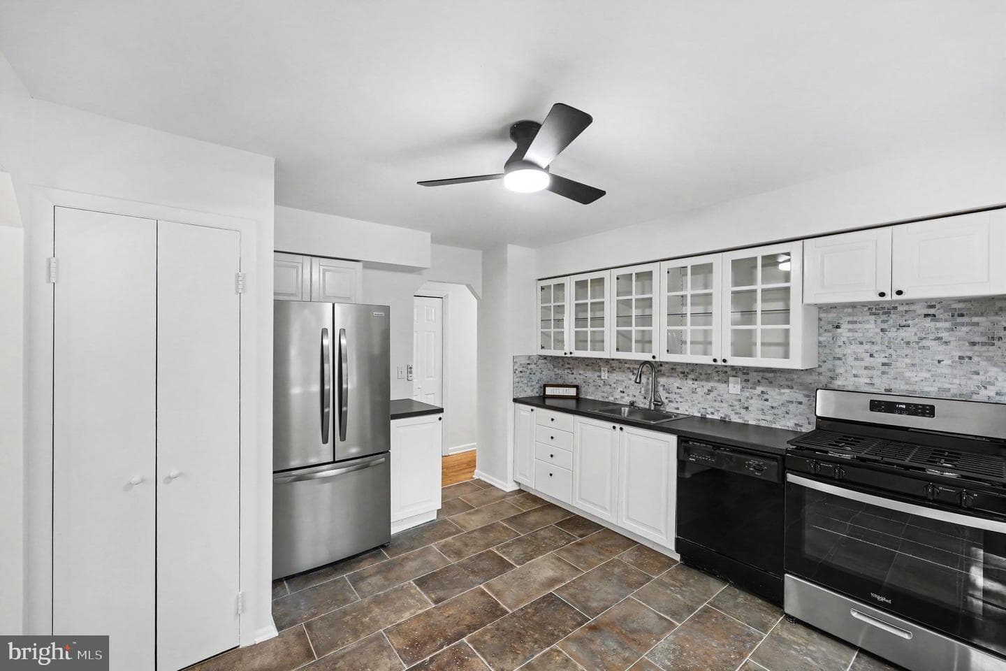 5014 Woodford Lane photo 11