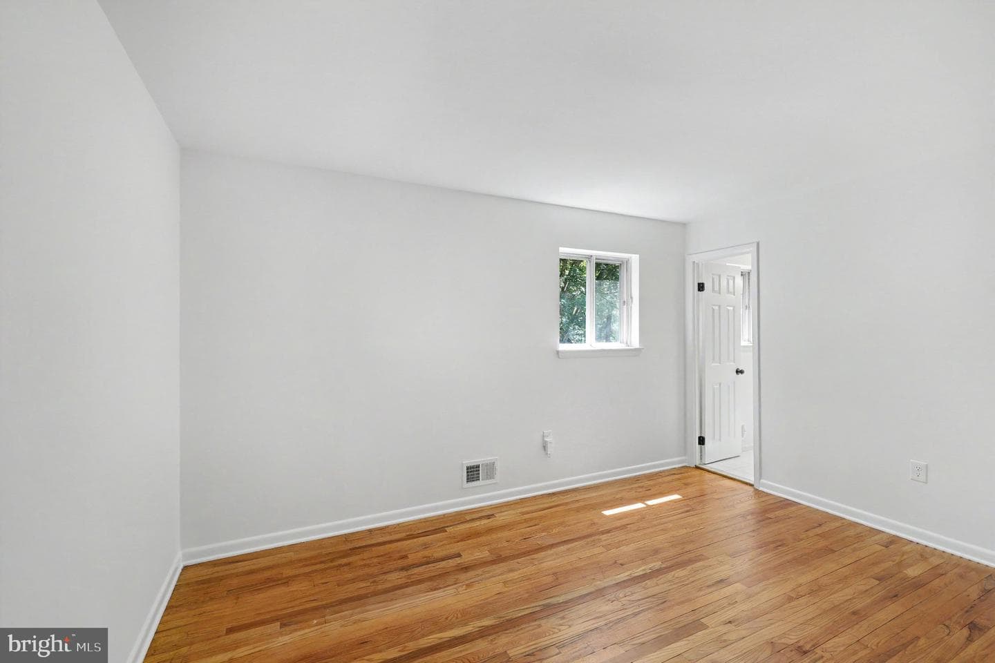 5014 Woodford Lane photo 12