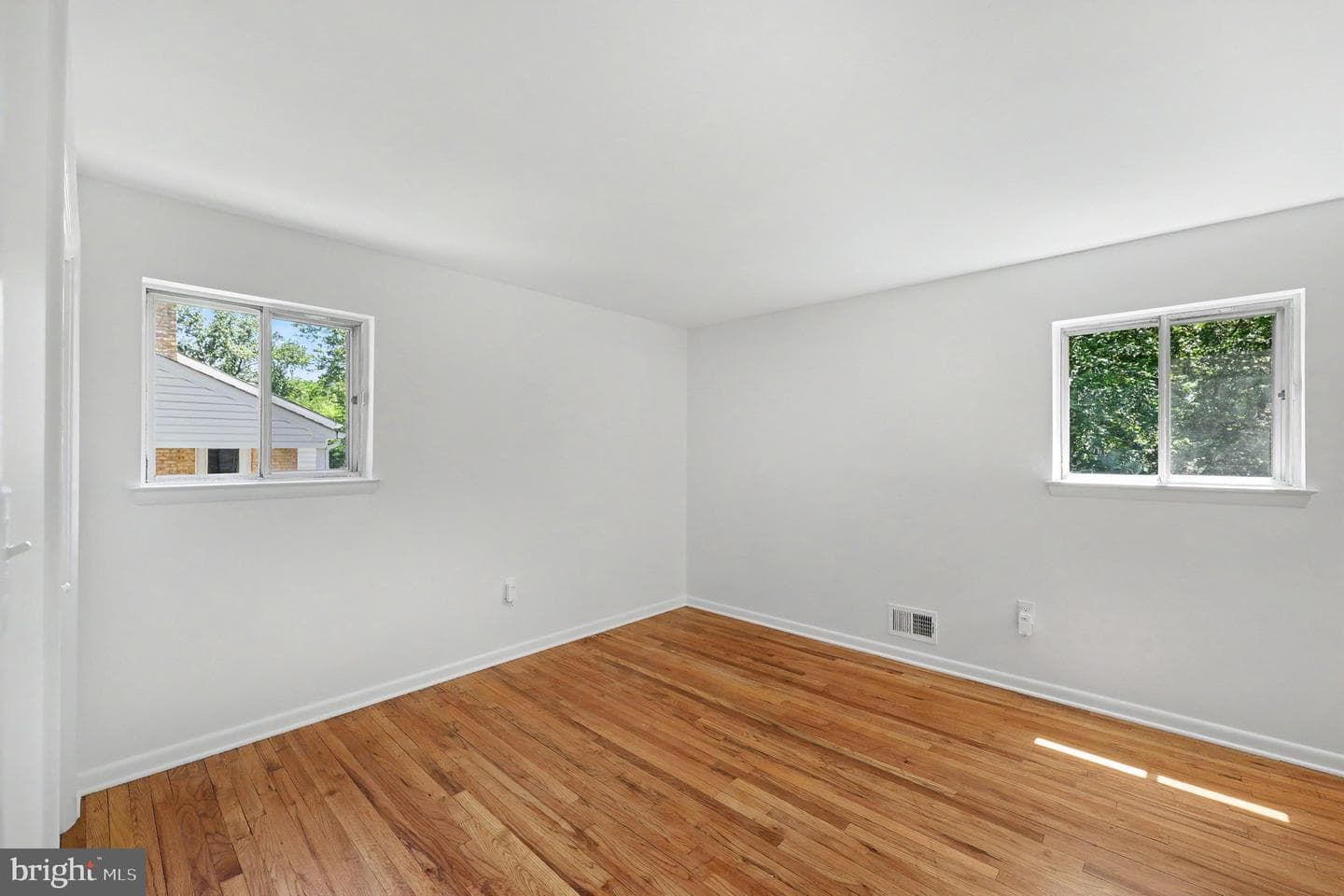 5014 Woodford Lane photo 13