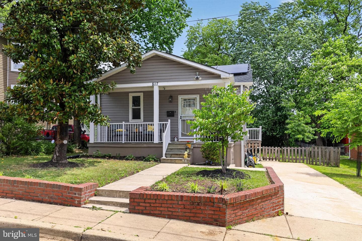 817 57th Pl photo 1