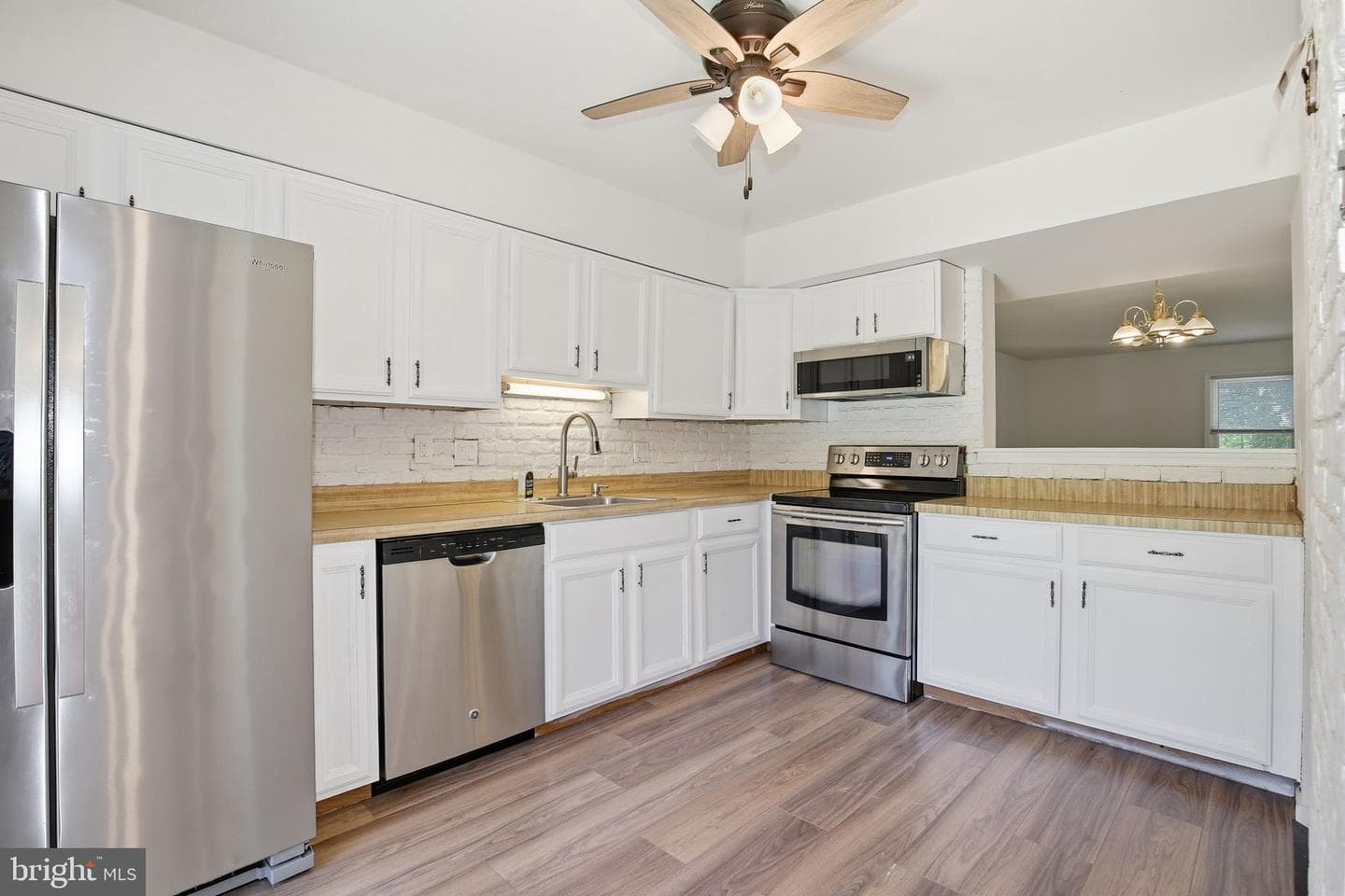 201 Castleton Place photo 11