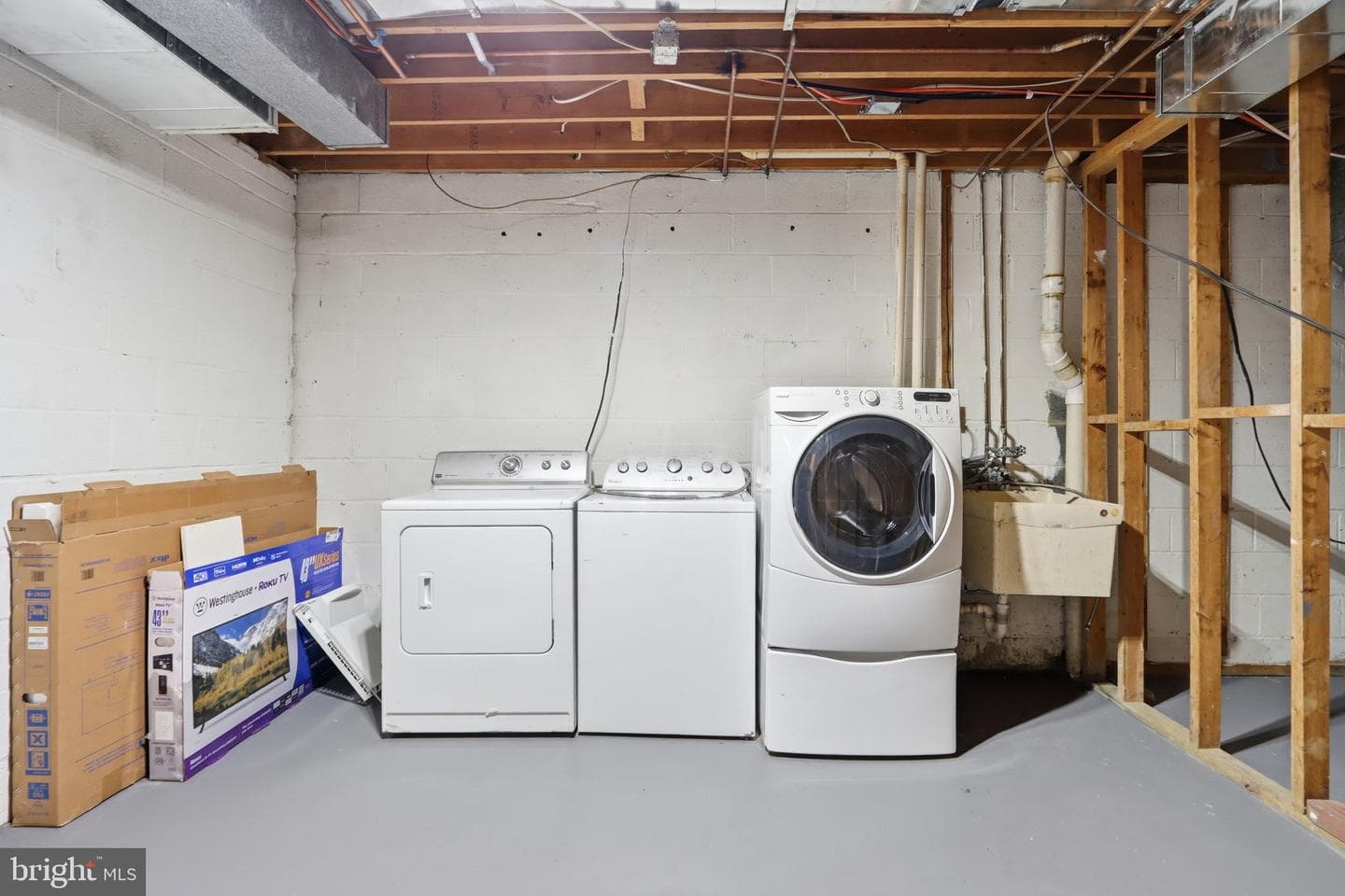 201 Castleton Place photo 33
