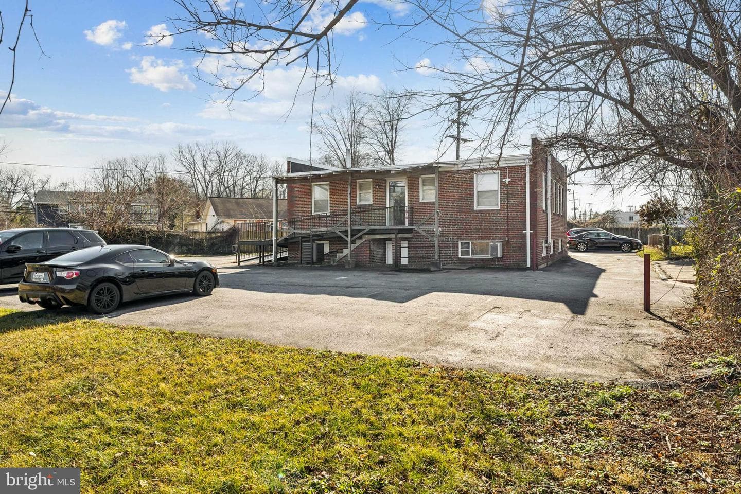 1004 White Oak Drive photo 5