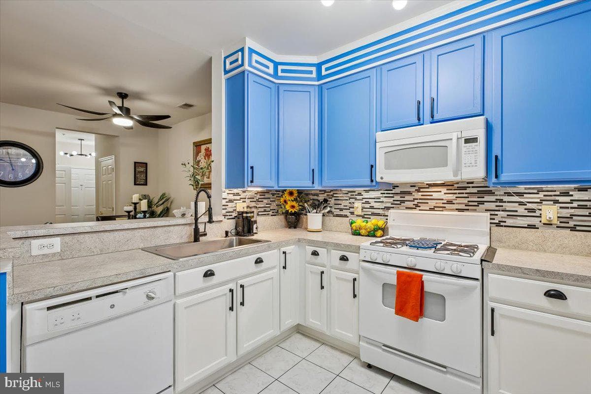 1321 Karen Boulevard #301 photo 7