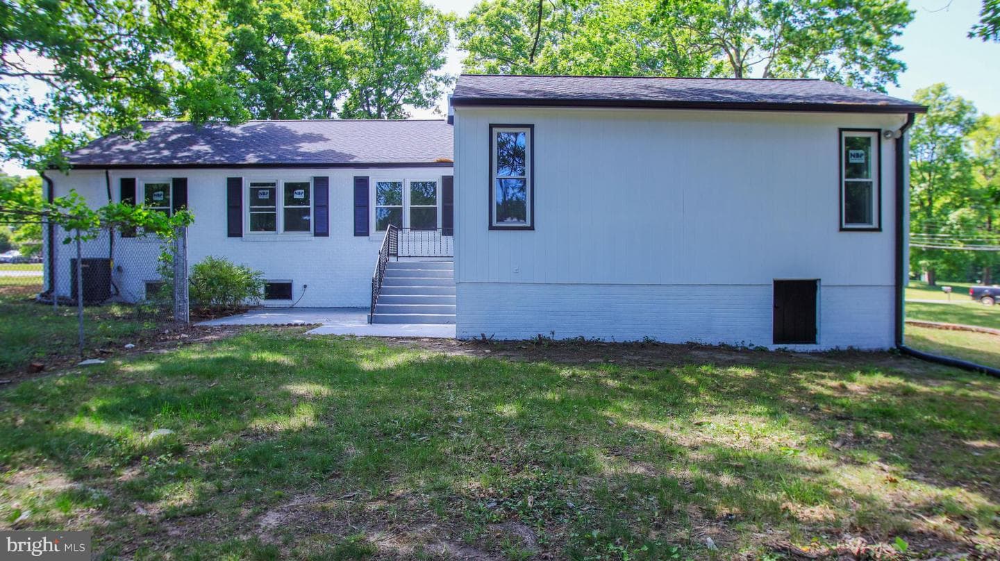 2608 Holly Dr photo 3