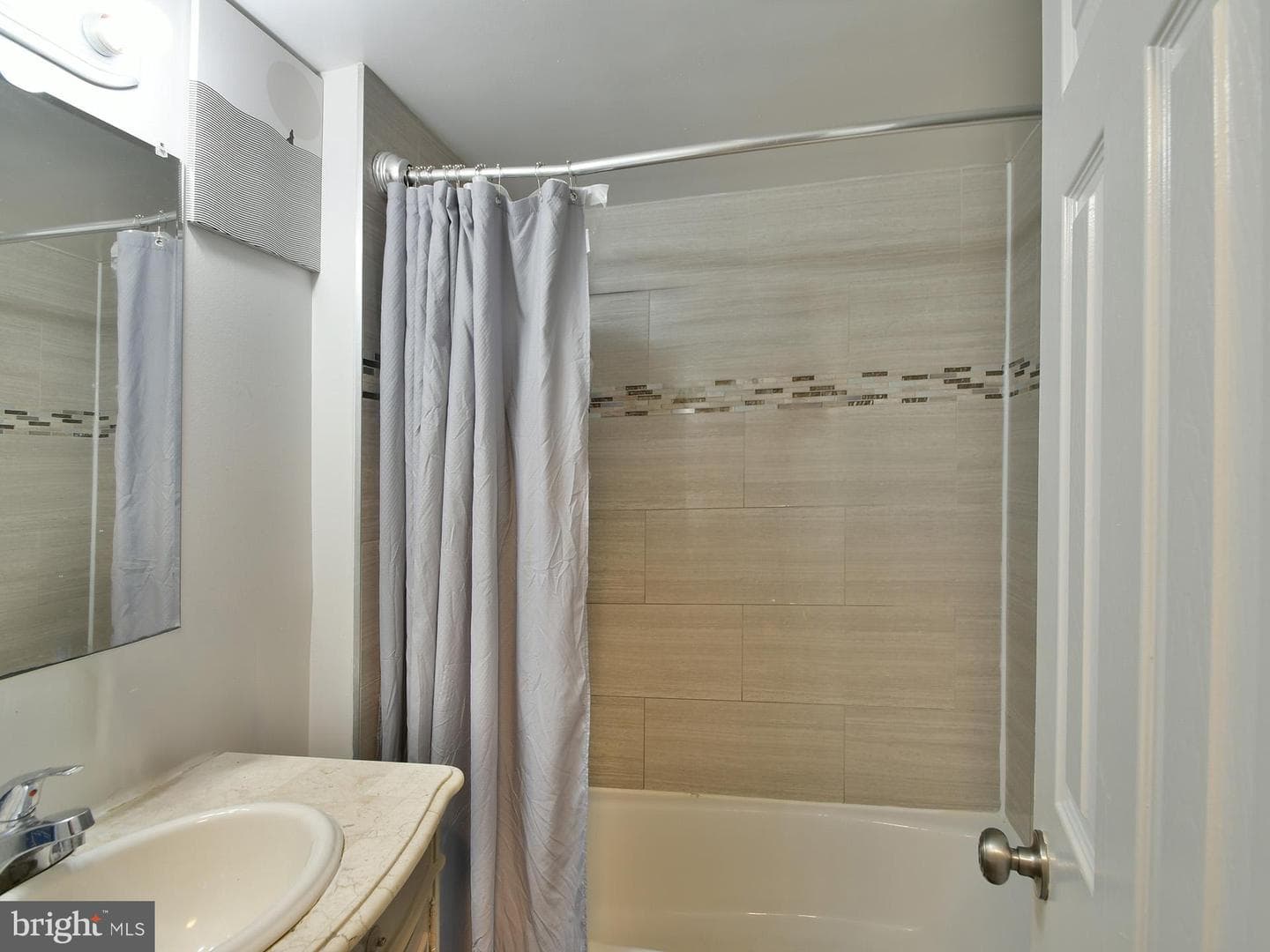 5016 Laguna Road photo 37