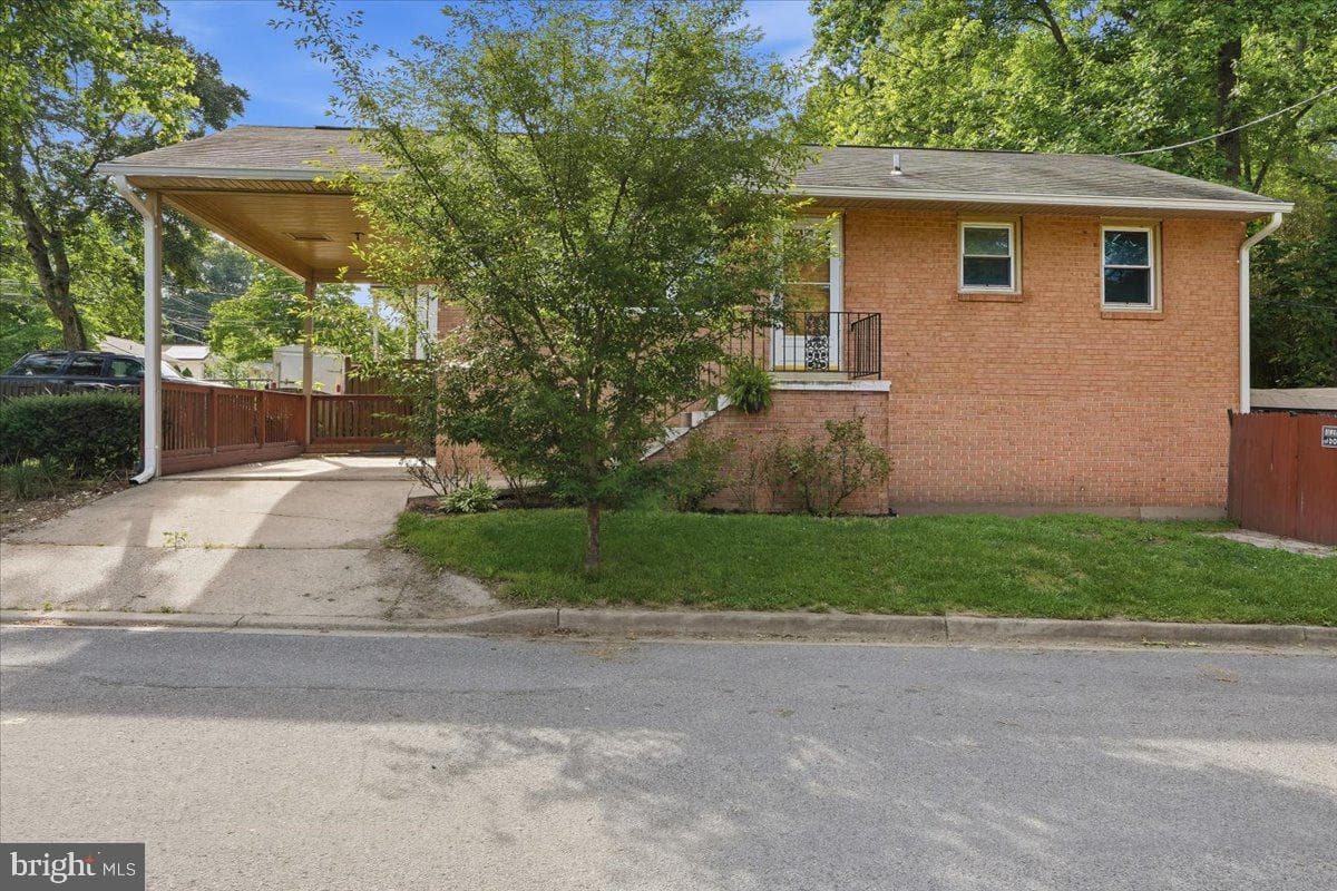 11410 Caroline Avenue photo 3
