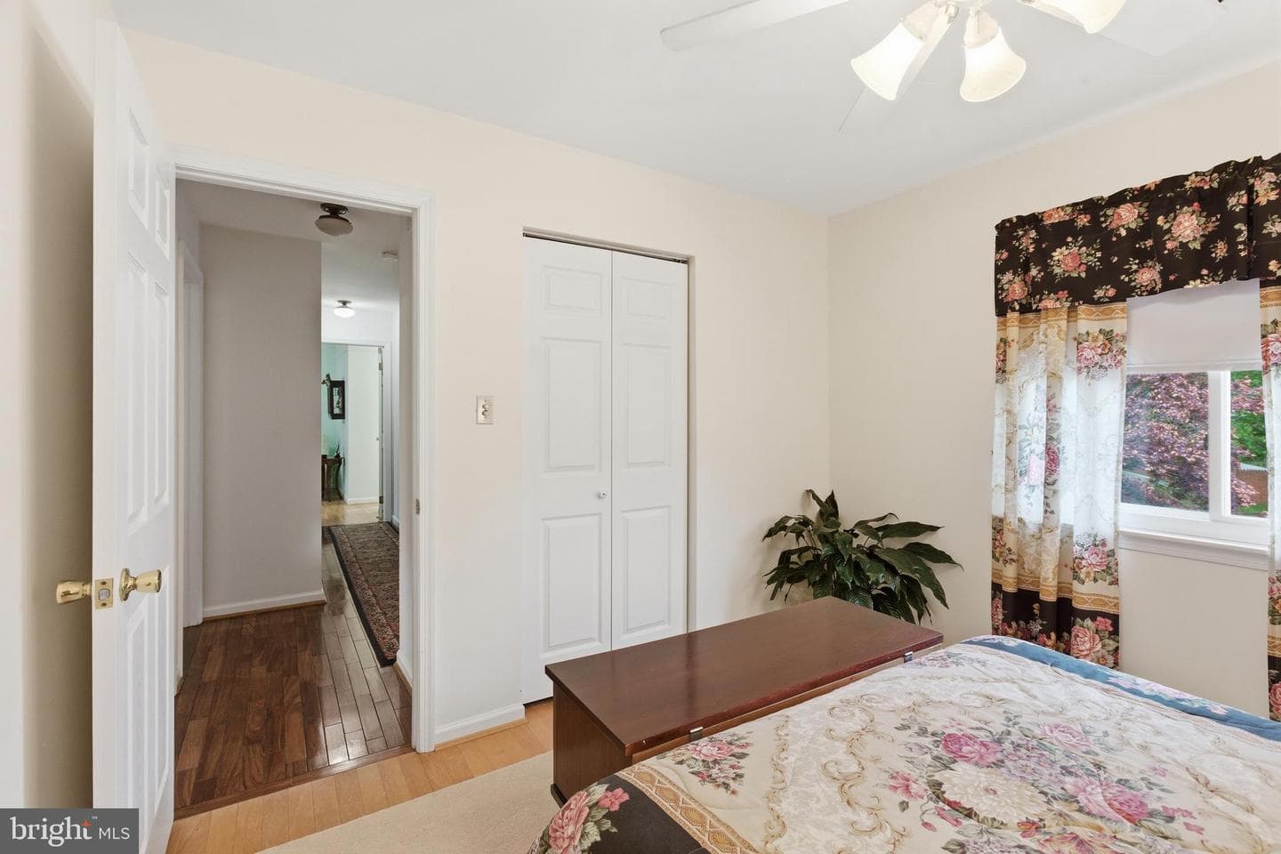 10901 Atwell Avenue photo 10