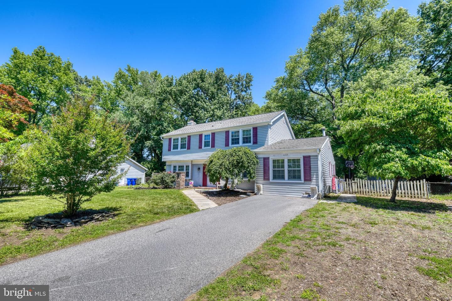 2225 Harwood Lane photo 4