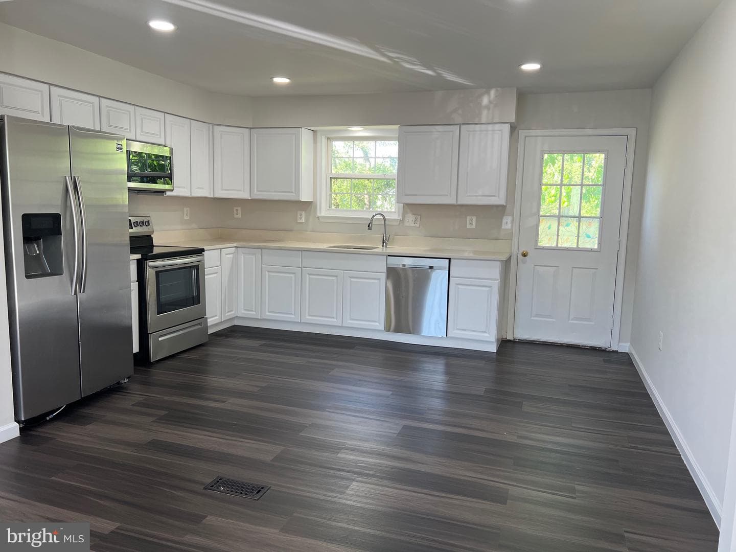 6604 Suitland Road photo 17