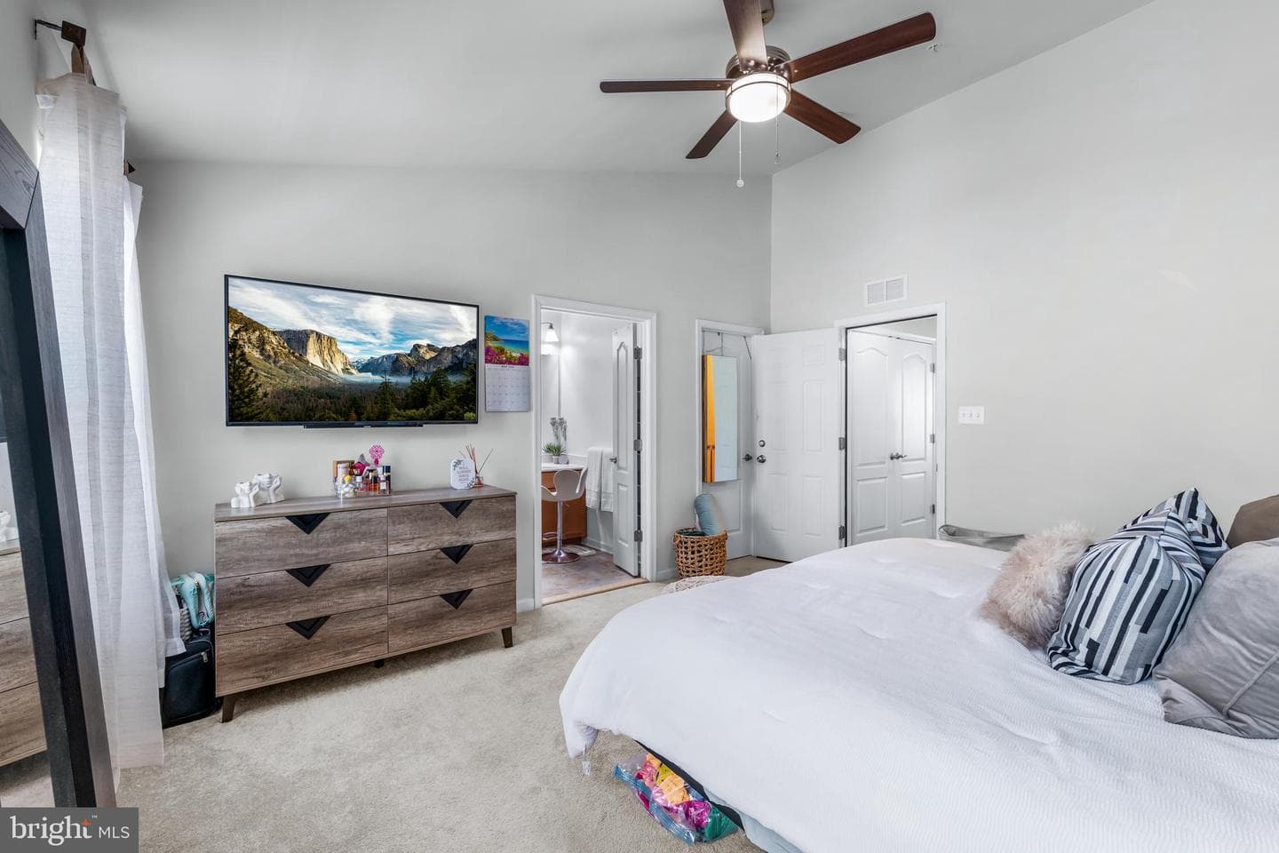 516 Victorianna Drive photo 17