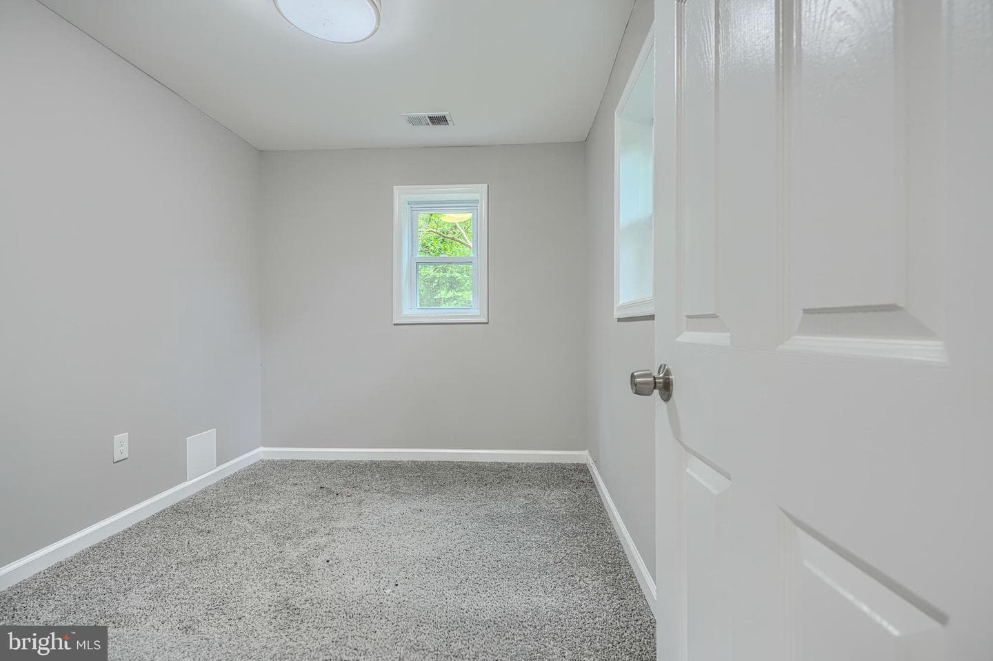 7825 Surratts Road photo 16