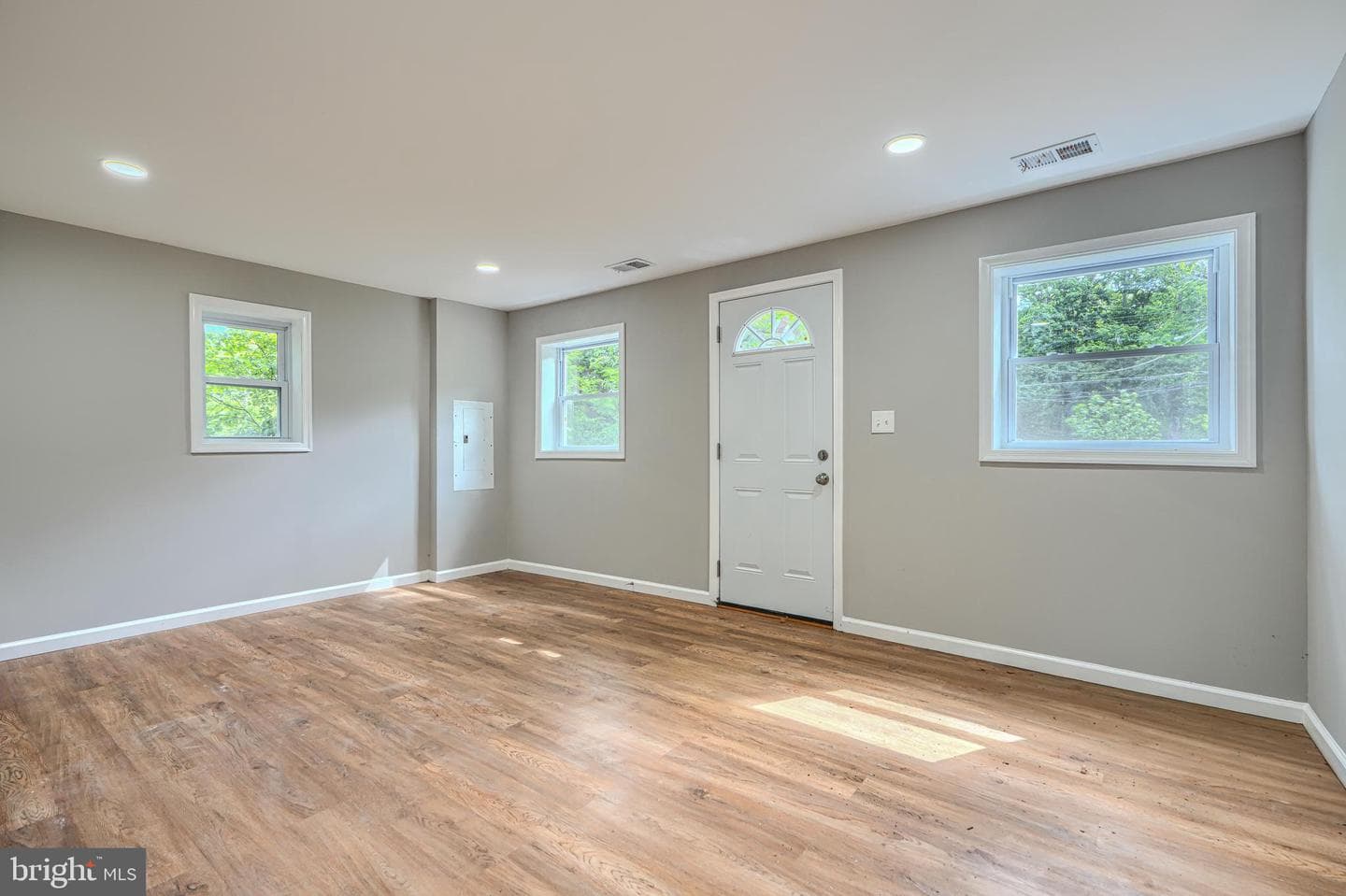 7825 Surratts Road photo 3