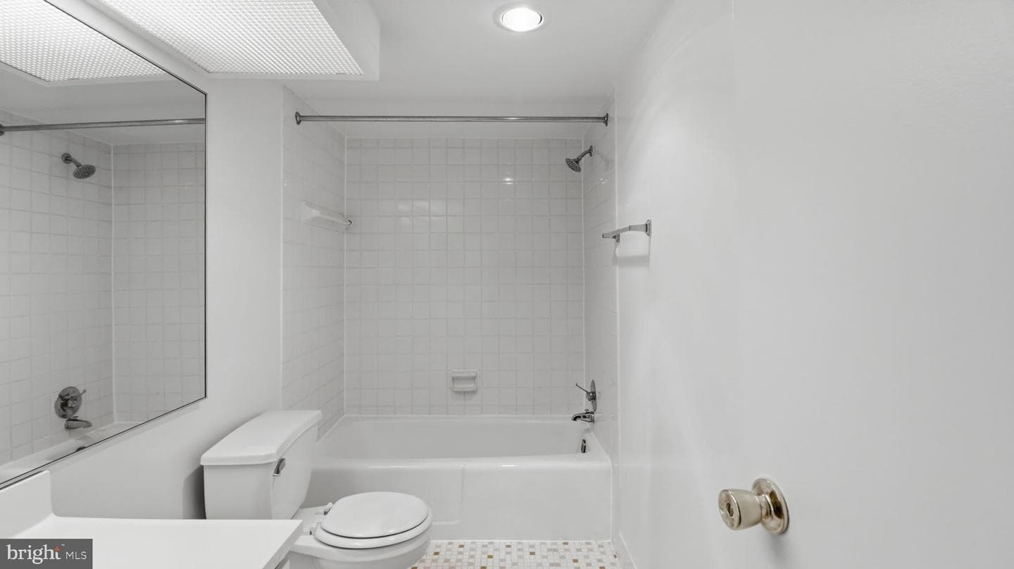 6100 Westchester Park Drive #1120 photo 13