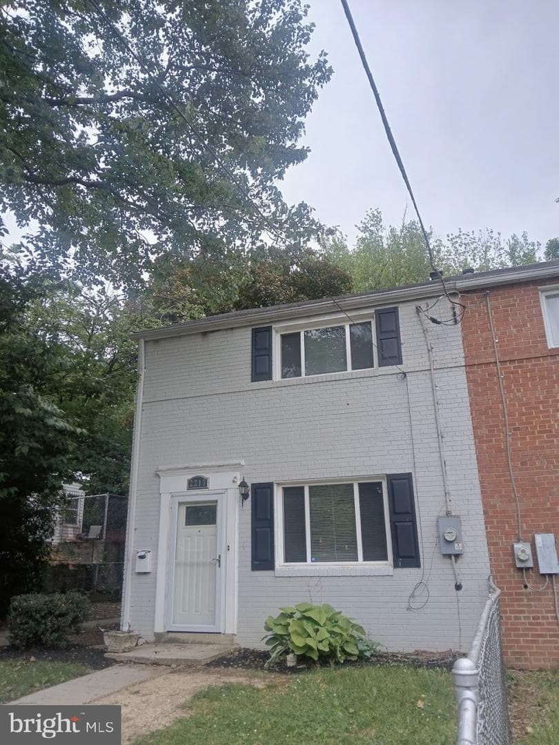 2217 Houston St photo 1