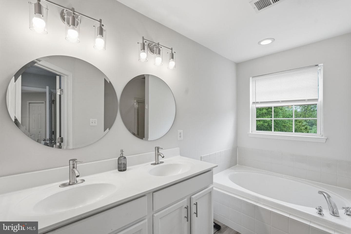 1908 Orchard Hill Drive photo 19