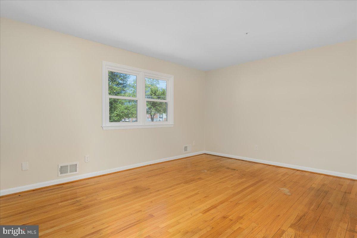 8004 Malcolm Road photo 5