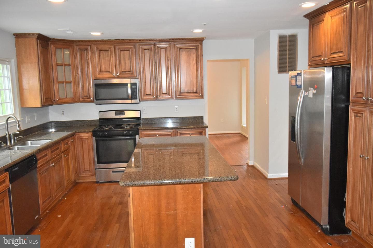 10409 Blackstone Ave photo 3
