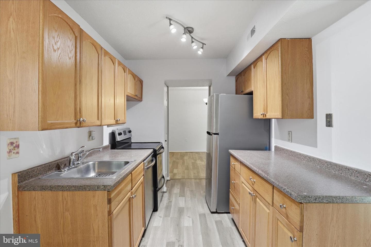 7818 Hanover Parkway #101 photo 11