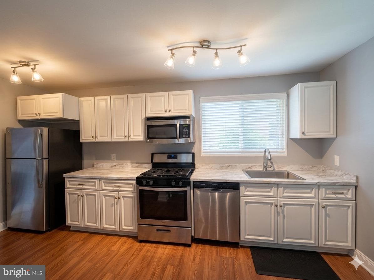 907 E Meadows Court photo 4