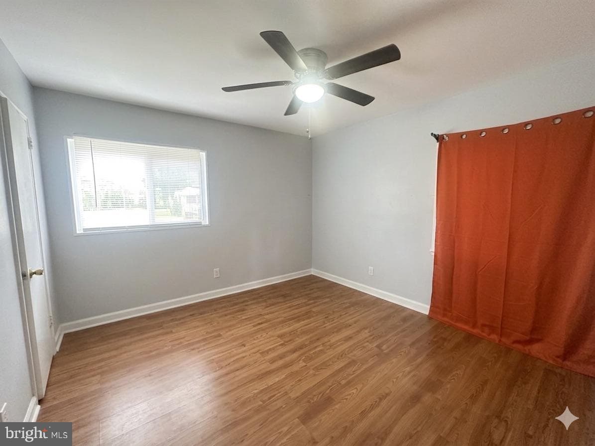 907 E Meadows Court photo 6
