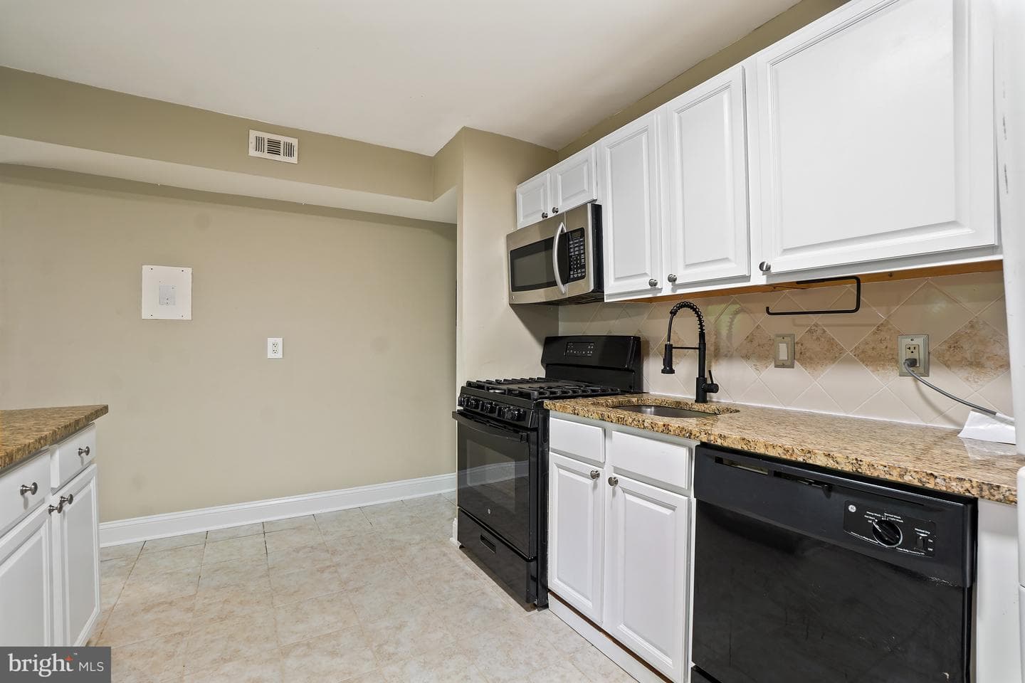 8487 Greenbelt Road photo 12
