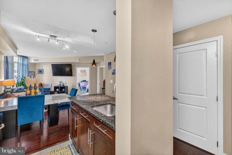 155 Potomac Passage #327 photo 7
