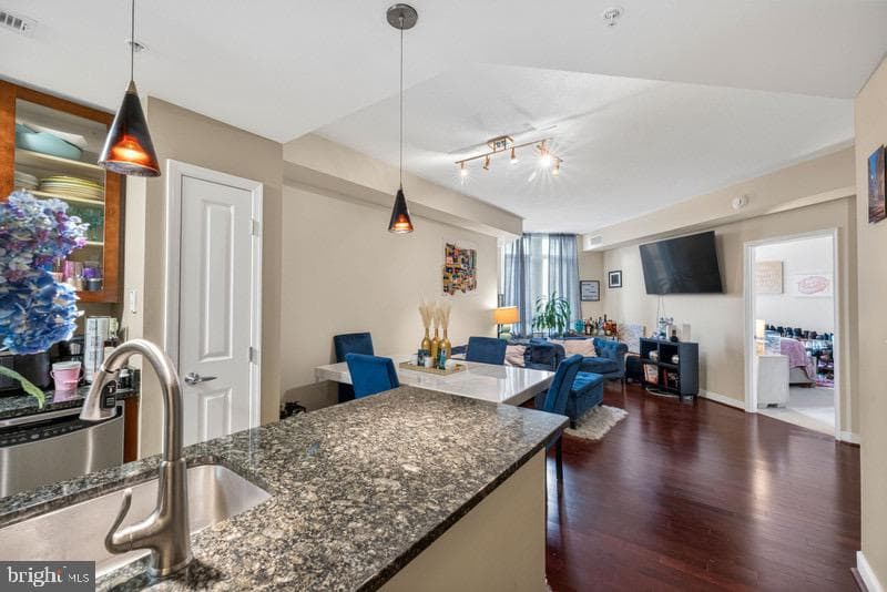 155 Potomac Passage #327 photo 8