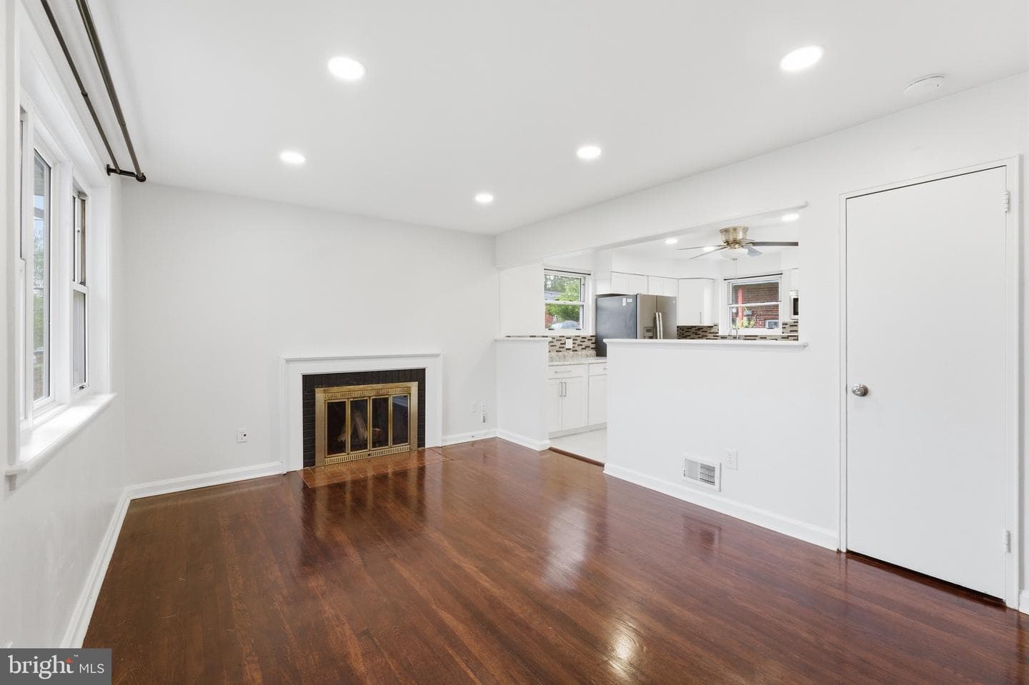 6922 Emerson Street photo 4