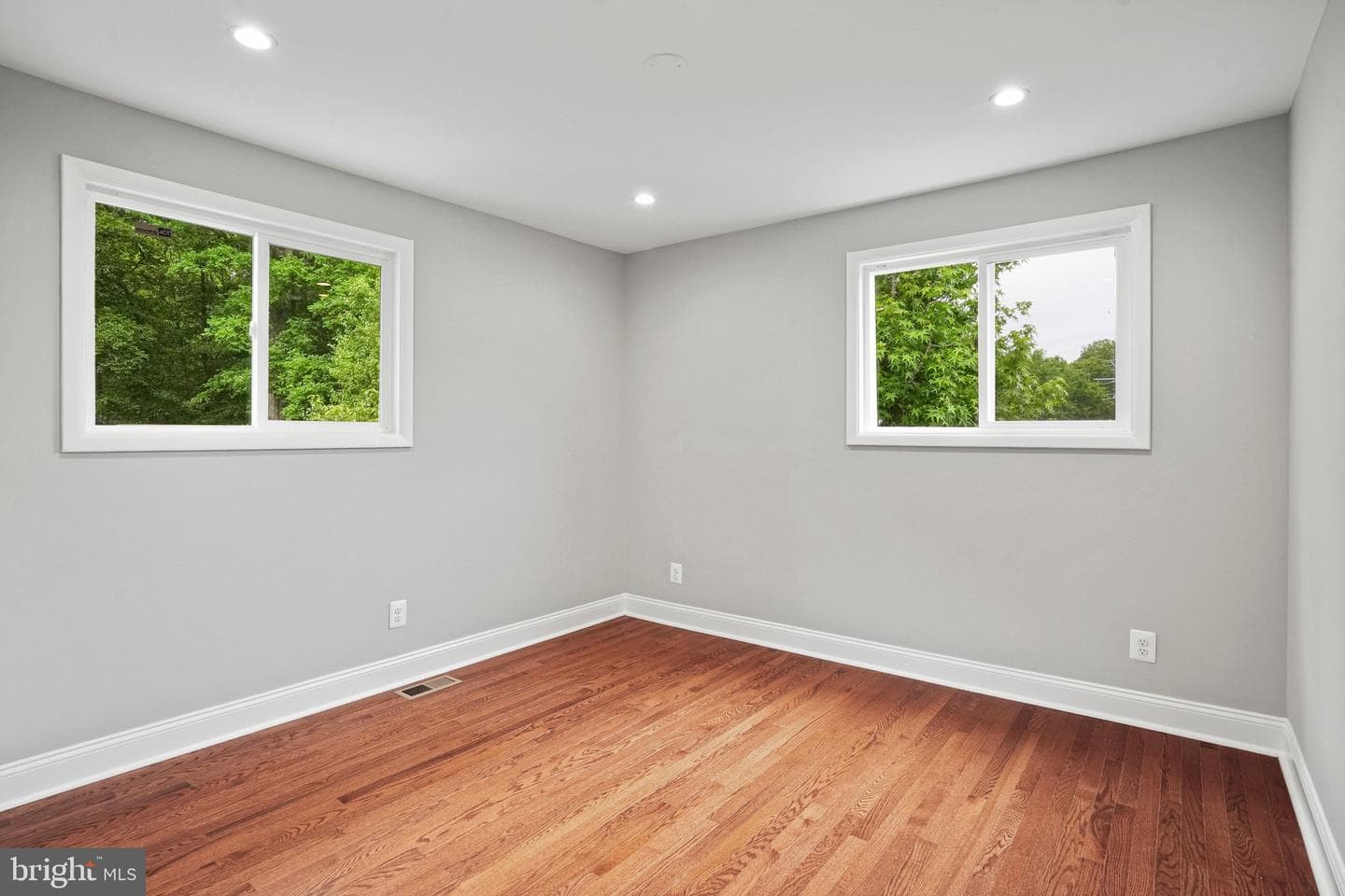 9409 Cheltenham Avenue photo 22
