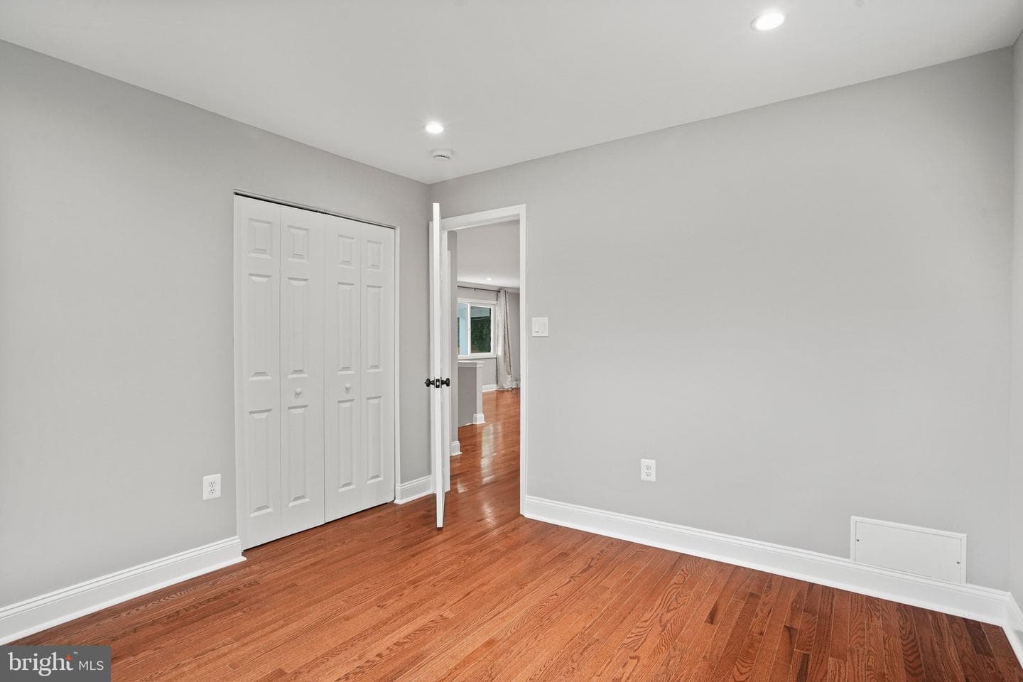 9409 Cheltenham Avenue photo 29
