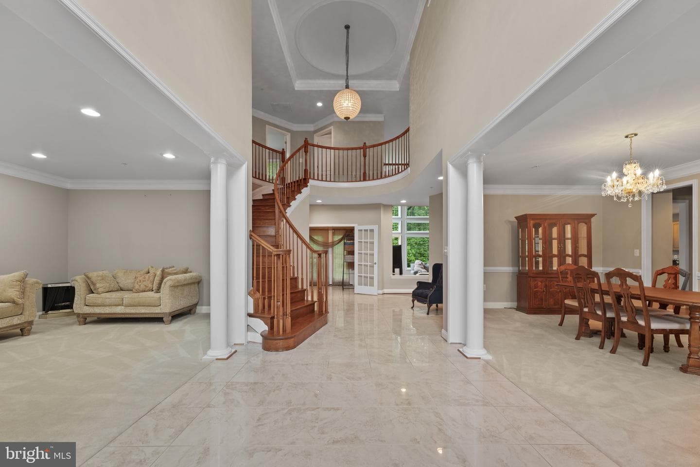 334 Radiant Court photo 4