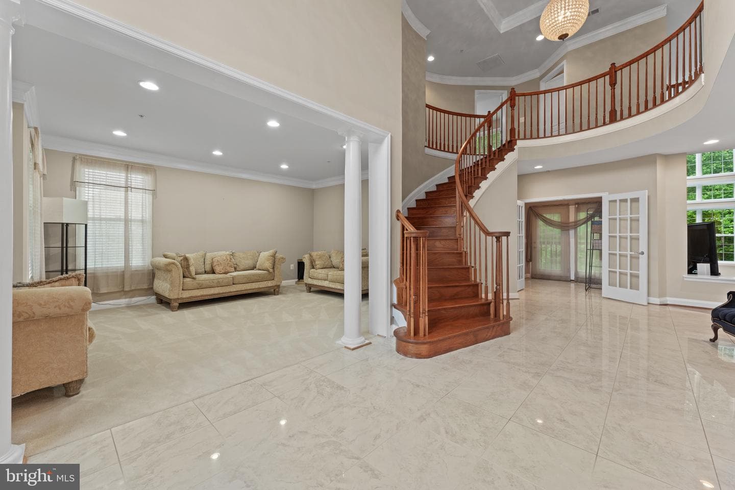 334 Radiant Court photo 5