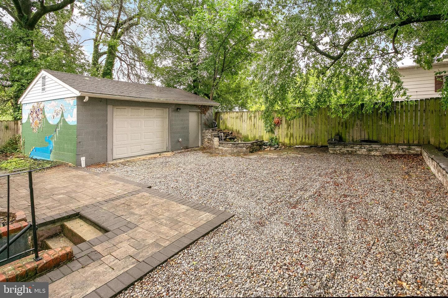 614 Larchmont Avenue photo 29