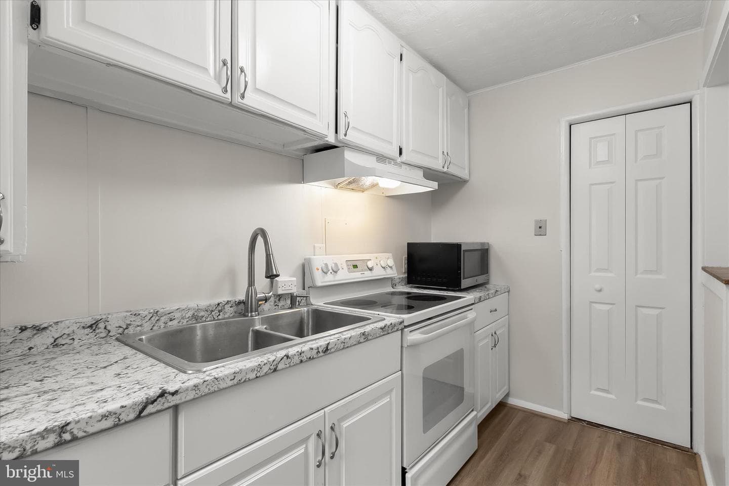 3-D Plateau Place photo 9