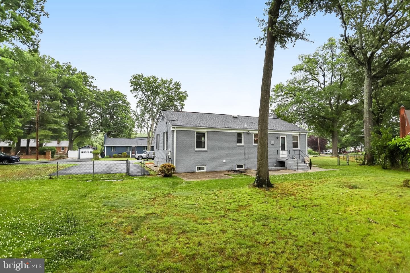 6207 Walton Avenue photo 18