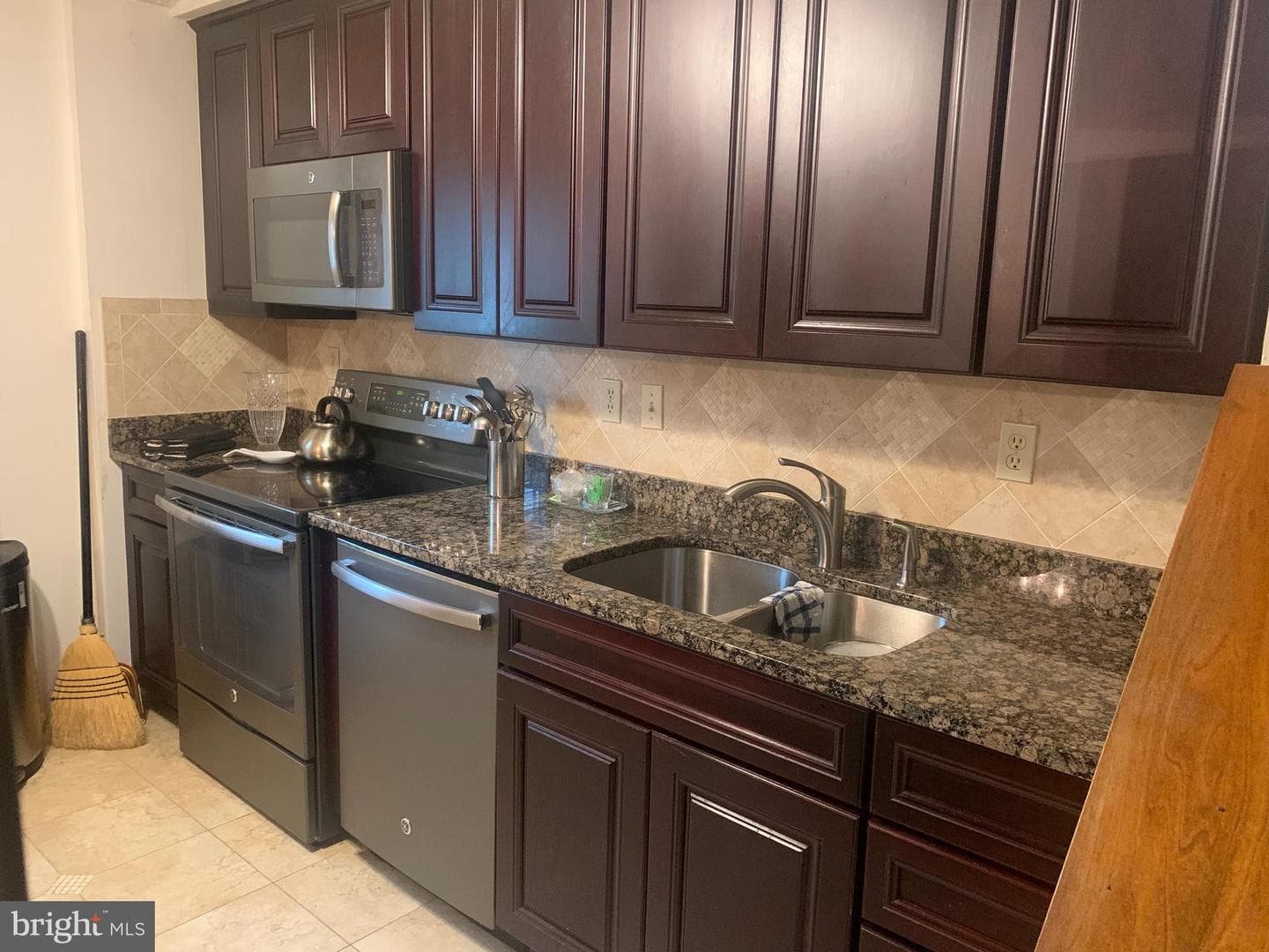7710 Pacer Court photo 4