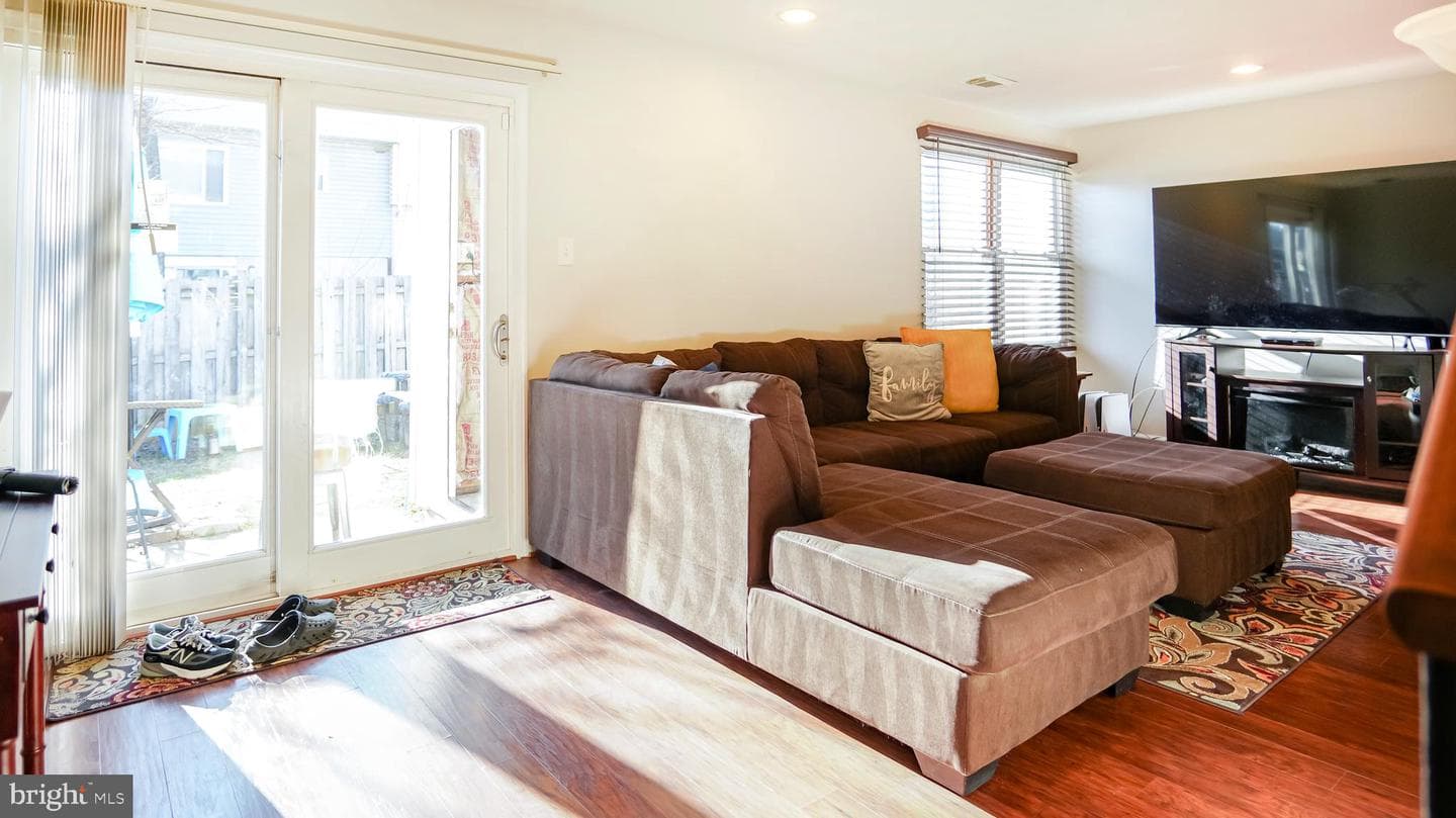9995 Campus Way S photo 22