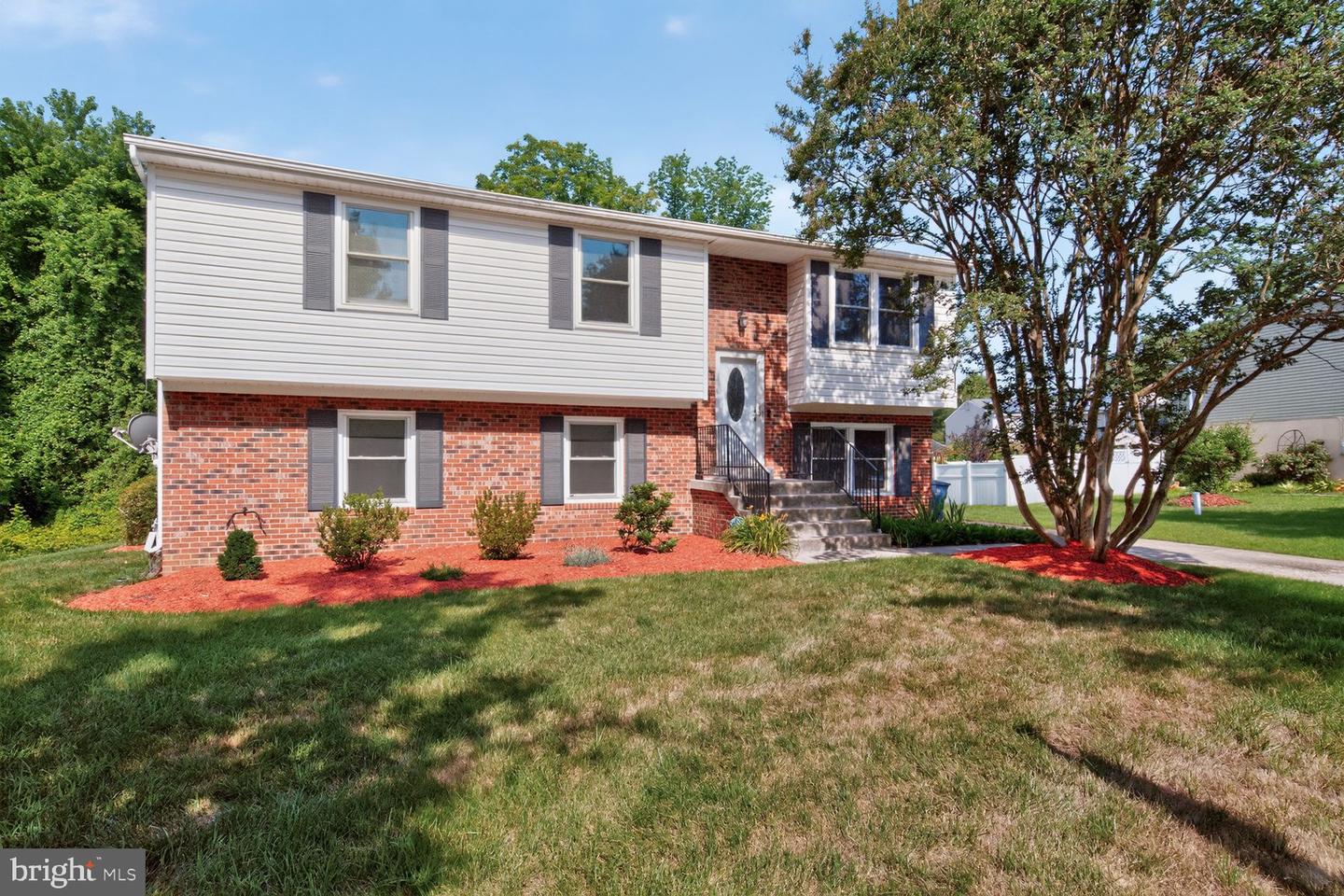 905 New Orchard Place photo 4