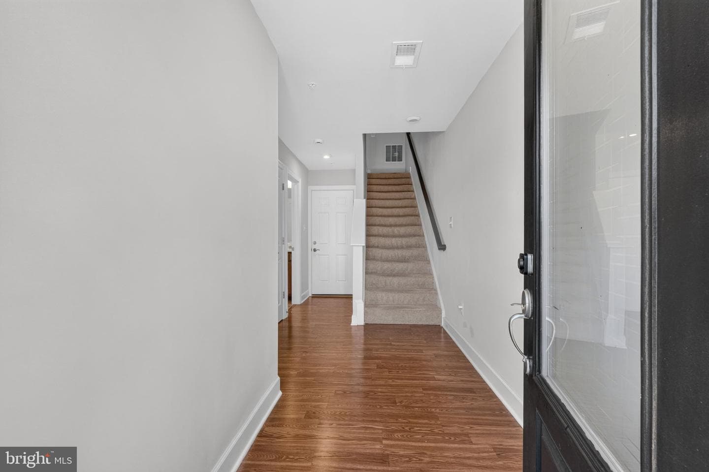 3555 Carnaby Street photo 4