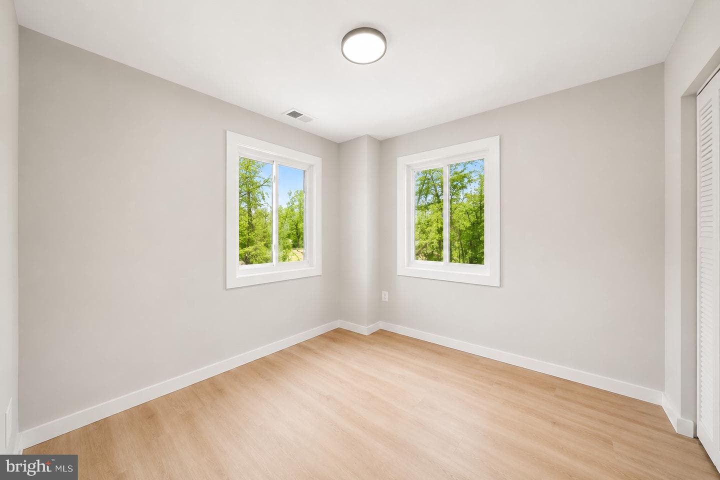 4933 38th Avenue photo 12