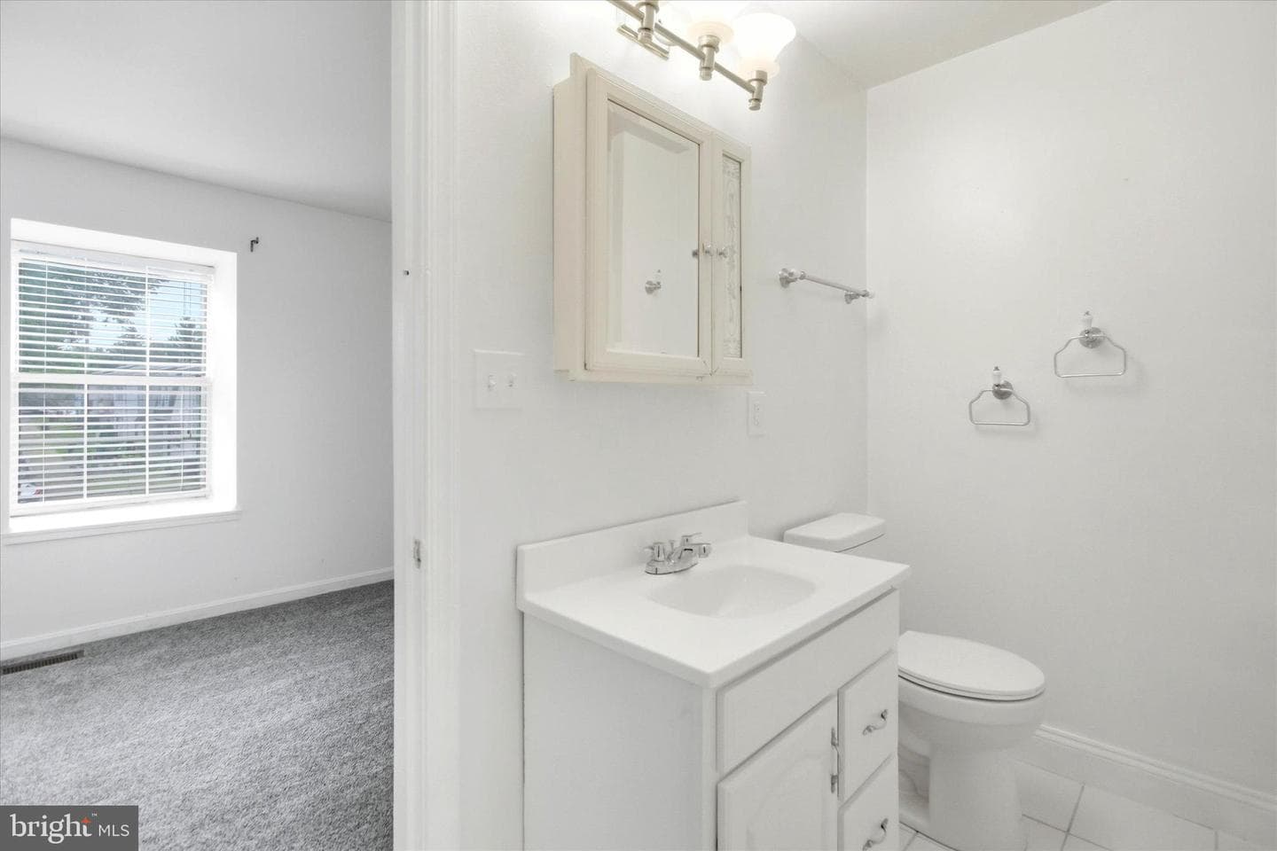 5717 Falkland Place photo 15