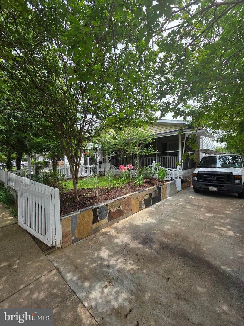 6912 Furness Avenue photo 6