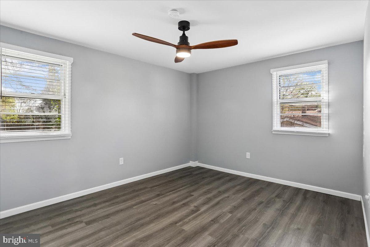 6410 White Oak Avenue photo 20