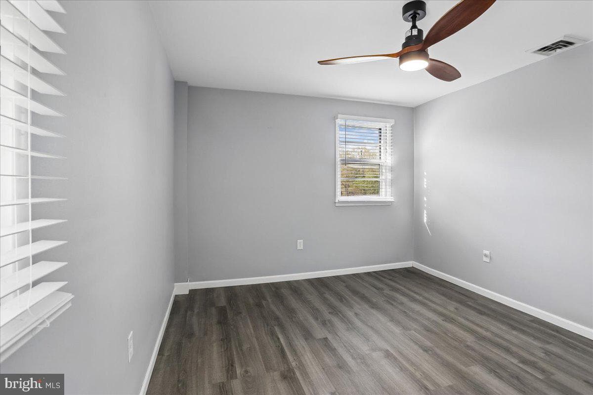 6410 White Oak Avenue photo 21